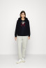 Tommy Hilfiger LARGE MONOGRAM TH Hoodie desert sky БОЛЬШАЯ МОНОГРАММА TH Толстовка с капюшоном небо пустыни