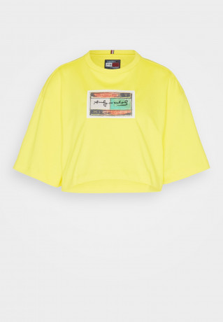 Tommy Hilfiger TOMMY HILFIGER X ANDY WARHOL FLAG CROPPED TEE Print T-shirt vivid yellow УКОРОЧЕННАЯ ФУТБОЛКА TOMMY HILFIGER X ANDY WARHOL FLAG Футболка с принтом ярко-желтый