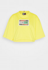 Tommy Hilfiger TOMMY HILFIGER X ANDY WARHOL FLAG CROPPED TEE Print T-shirt vivid yellow УКОРОЧЕННАЯ ФУТБОЛКА TOMMY HILFIGER X ANDY WARHOL FLAG Футболка с принтом ярко-желтый