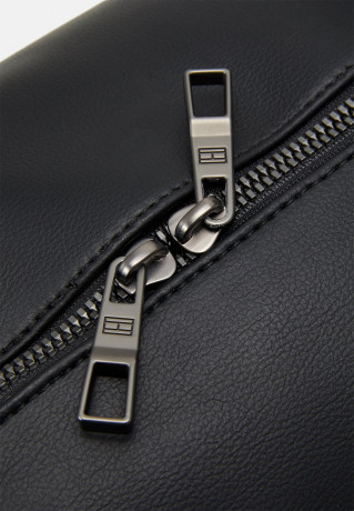 Tommy Hilfiger CORPORATE DUFFLE UNISEX Weekend bag black CORPORATE DUFFLE UNISEX Сумка выходного дня черный