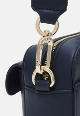Tommy Hilfiger PUSHLOCK CAMERA BAG Across body bag space blue СУМКА ДЛЯ КАМЕРЫ PUSHLOCK Сумка через плечо космический синий