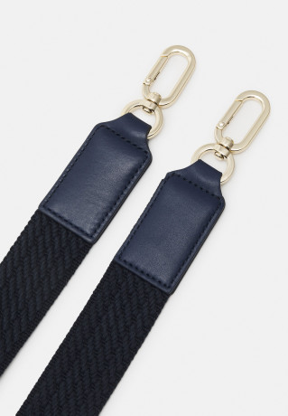 Tommy Hilfiger PUSHLOCK CAMERA BAG Across body bag space blue СУМКА ДЛЯ КАМЕРЫ PUSHLOCK Сумка через плечо космический синий