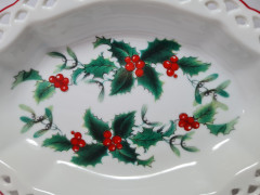 Reutter Овальное блюдо с резным краем &quot;Красные ягоды&quot;, 13см x 9,5см, Германия, 1960-70гг.