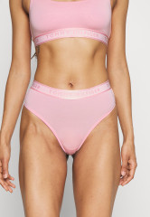 Tommy Hilfiger HIGH WAIST THONG Thong classic pink ТОНГ С ВЫСОКОЙ ПОСАДКОЙ Стринги классический розовый