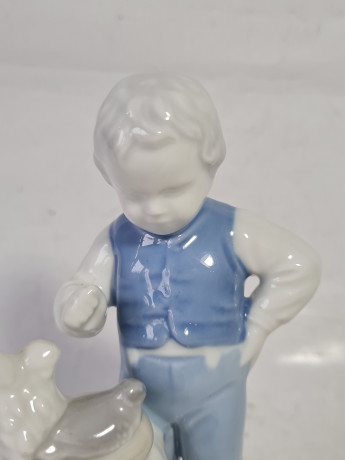 Статуэтка винтажная Gerold "Мальчик с птичкой, фарфор, 15 см, Германия, 1960-70гг.