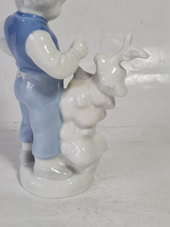 Статуэтка винтажная Gerold "Мальчик с птичкой, фарфор, 15 см, Германия, 1960-70гг.
