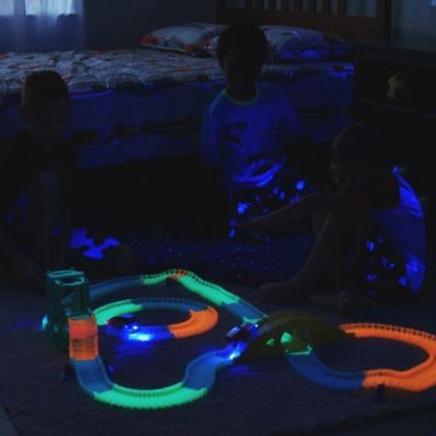 FANTASTIC TRACKS Looping Autorennbahn Starter Set 134 Teile Autorennbahnsets Стартовый набор для гоночной трассы с петлей Набор из 134 деталей для гоночной трассы