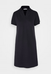 Tommy Hilfiger RELAXED POLO KNEE DRESS Day dress desert sky ПЛАТЬЕ ДО КОЛЕН ПОЛО RELAXS Повседневное платье небо пустыни