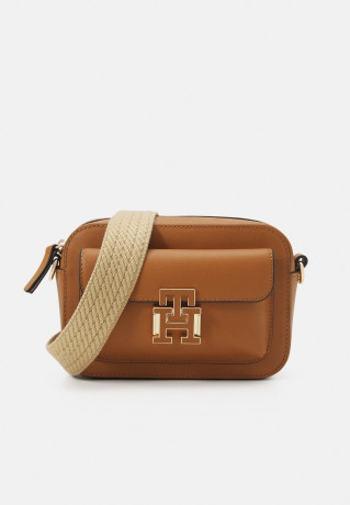 Tommy Hilfiger PUSHLOCK CAMERA BAG Across body bag tan СУМКА ДЛЯ КАМЕРЫ PUSHLOCK Сумка через плечо загар