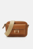 Tommy Hilfiger PUSHLOCK CAMERA BAG Across body bag tan СУМКА ДЛЯ КАМЕРЫ PUSHLOCK Сумка через плечо загар