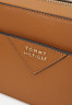 Tommy Hilfiger PUSHLOCK CAMERA BAG Across body bag tan СУМКА ДЛЯ КАМЕРЫ PUSHLOCK Сумка через плечо загар