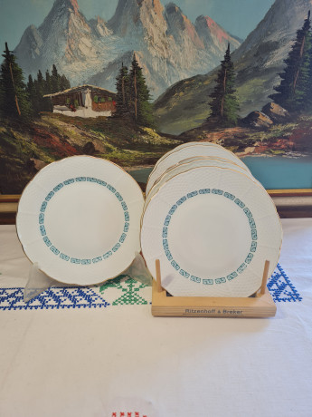 Набор десертных тарелок винтажных Thun, белый фарфор с зеленым узором и позолотой Natalie, 6шт х 19,5 x 2 см, Чехословакия, 1960-70гг.