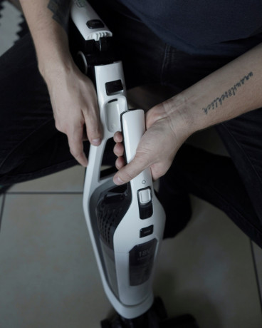 Rowenta Rowenta Akku-Stielstaubsauger Dual Force RH6737, beutellos, Besonders leicht; Klappbarer Griff; LED-Duse Беспроводной пылесос Rowenta Dual Force RH6737, без мешка, особенно легкий; Складная ручка; светодиодный душ