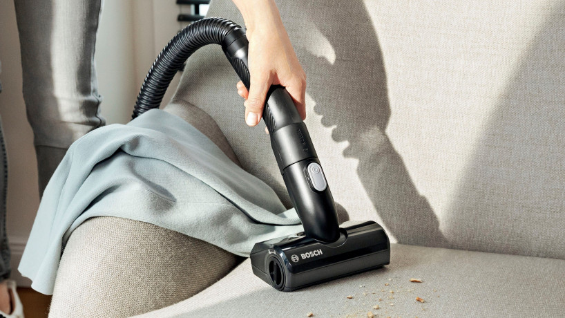 BOSCH BOSCH Akku-Stielstaubsauger Unlimited 7 BKS711XXL, beutellos, 40 Min. Laufzeit, knickbares Rohr, inkl. umfangreichen Zubehor  Беспроводной пылесос BOSCH Unlimited 7 BKS711XXL, без мешка, время работы 40 минут, гибкая трубка, включая широкий выбор ак