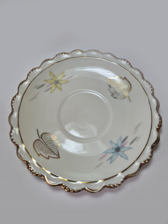 Winterling Marktleuthen Bavaria Чайное трио с рельефным позолоченным краем и цветочным рисунком, Германия, 1960-70гг.