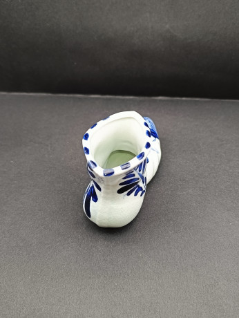 Статуэтка винтажная Delft Blue "Голландский сапог" с цветочным декором и мельницей, ручная роспись, фарфор, 11 х 7 см, Голландия, 1960-70гг.