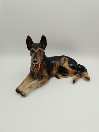 Статуэтка винтажная Cortendorf "Лежащая собака", фарфор, 21.5 х 12 см, Германия, 1970-80гг.
