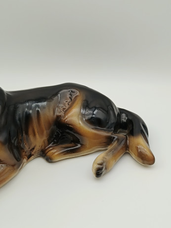 Статуэтка винтажная Cortendorf "Лежащая собака", фарфор, 21.5 х 12 см, Германия, 1970-80гг.