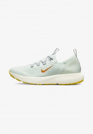 Nike Performance REACT ESCAPE Sneaker low barely green/kumquat football grey pure platinum sail vivid sulfur REACT ESCAPE Низкие кроссовки женские еле-зеленый/кумкват футбольно-серый чистый платиновый парус ярко-серный