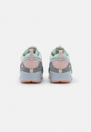 Nike Sportswear W AIR MAX 90 FUTURA Sneaker low grey/sky/pink W AIR MAX 90 FUTURA кроссовки женские низкие серый/небесный/розовый