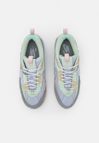 Nike Sportswear W AIR MAX 90 FUTURA Sneaker low grey/sky/pink W AIR MAX 90 FUTURA кроссовки женские низкие серый/небесный/розовый