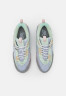 Nike Sportswear W AIR MAX 90 FUTURA Sneaker low grey/sky/pink W AIR MAX 90 FUTURA кроссовки женские низкие серый/небесный/розовый