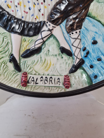 Тарелка декоративная винтажная Decor A Mano "Танцующая пара", ручная работа, 27,5 x 3 см, Италия, 1970-80гг.