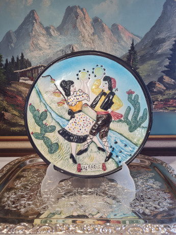 Тарелка декоративная винтажная Decor A Mano "Танцующая пара", ручная работа, 27,5 x 3 см, Италия, 1970-80гг.