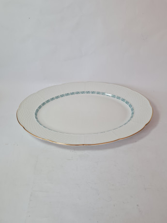 Блюдо овальное винтажное Thun, белый фарфор с зеленым узором и позолотой Natalie, 38 x 27,5 x 3,5 см, Чехословакия, 1960-70гг.