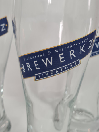 Пивные бокалы винтажные с логотипом Brewerkz Singapore, стекло, 3 шт., 0.5 л, 20 см, Сингапур, 1980-90гг.