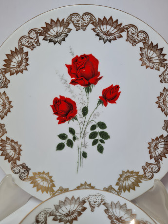 Bareuther Waldsassen Bavaria Чайное трио с позолоченным узором "Красная роза", Германия, 1960-70гг.