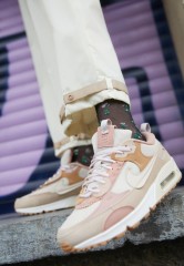 Nike Sportswear W AIR MAX 90 FUTURA Sneaker low sanddrift/hemp/rose whisper/sail/yellow W AIR MAX 90 FUTURA кроссовки женские низкие песок/конопля/розовый шепот/парус/желтый