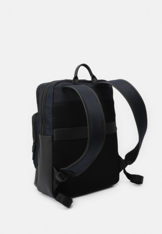 Tommy Hilfiger CITY COMMUTER Rucksack space blue CITY COMMUTER рюкзак космический синий