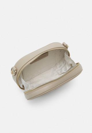 Tommy Hilfiger TIMELESS CAMERA BAG DEBOSS Across body bag beige TIMELESS CAMERA BAG DEBOSS Сумка через плечо бежевый