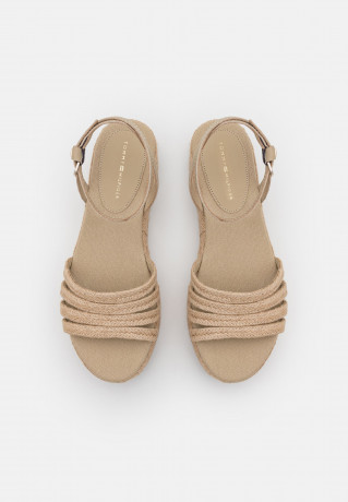 Tommy Hilfiger ESSENTIAL BASIC FLATFORM  Espadrilles sandalwood ESSENTIAL BASIC FLATFORM Эспадрильи сандаловое дерево