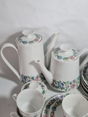 Сервиз чайный винтажный Winterling Roslau Bavaria на 8 персон с цветочным орнаментом, фарфор, Германия, 1960-70гг.