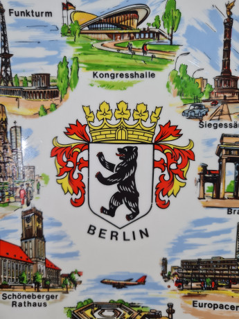 Тарелка декоративная винтажная Jlmenau / H L R Berlin "Достопримечательности Берлина", фарфор, 23.5 см, ГДР, 1973-77гг.