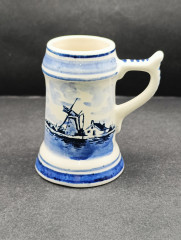 Немецкая кружка винтажная Delft Blue &quot;Мельница&quot;, ручная роспись, фарфор, 0.25 л, 7 х 8 см, Голландия, 1960-70гг.