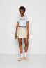 Tommy Hilfiger GLOBAL PLEATED SHORT SKIRT Mini skirt classic beige КОРОТКАЯ ЮБКА GLOBAL PLEATED Мини-юбка классический бежевый