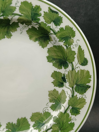 Тарелка сервировочная винтажная Meissen, зеленый растительный декор, фарфор, 21 см, Германия, 1970-80гг.