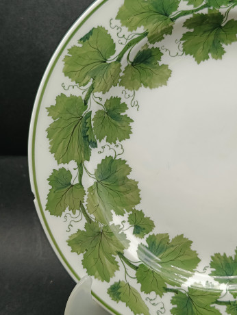 Тарелка сервировочная винтажная Meissen, зеленый растительный декор, фарфор, 21 см, Германия, 1970-80гг.