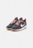 Nike Sportswear W AIR MAX 90 FUTURA Sneaker low med olive/phantom/canyon rust/midnight navy/burgundy crush W AIR MAX 90 FUTURA кроссовки женские низкие оливково-медовый/фантом/каньон ржавчины/полночный темно-синий/бордовый краш