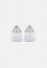 Nike Sportswear W BLAZER LOW PLATFORM ESS Sneaker low summit white/metallic silver/sail/white W BLAZER LOW PLATFORM ESS Низкие кроссовки женские вершина белый/серебристый металлик/парус/белый