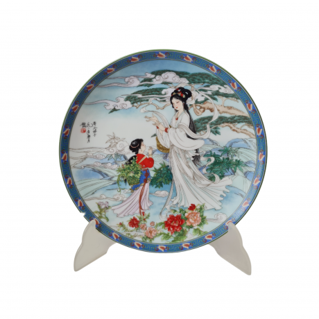 Художественная декоративная тарелка винтажная Imperial Jingdezhen Poreclain, Императорский фарфор, разноцветный декор "Девушки в национальном костюме", в заводской коробке, 22 см, Китай, 1990г.