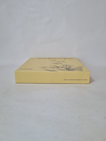 Художественная декоративная тарелка винтажная Imperial Jingdezhen Poreclain, Императорский фарфор, разноцветный декор "Девушки в национальном костюме", в заводской коробке, 22 см, Китай, 1990г.