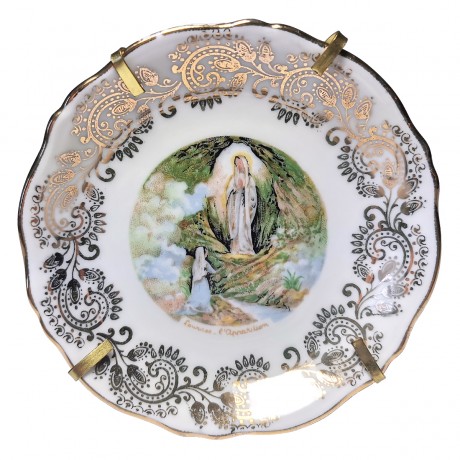 Limoges France, Лимож Набор Коллекционных блюдец в золоте "Эйфелева башня", "Базилика Святого Розария в Лурде" и "Явление Богоматери Лурдской", лиможский фарфор, позолоченный держатель, Франция 1960г.