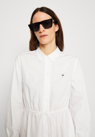 Tommy Hilfiger 1985 KNEE DRESS Shirt dress optic white 1985 ПЛАТЬЕ НА КОЛЕНАХ Платье-рубашка оптический белый