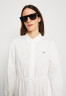 Tommy Hilfiger 1985 KNEE DRESS Shirt dress optic white 1985 ПЛАТЬЕ НА КОЛЕНАХ Платье-рубашка оптический белый