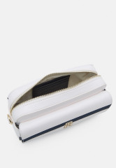 Tommy Hilfiger ICONIC TOMMY CAMERA BAG Across body bag breton stripes mix ICONIC TOMMY CAMERA BAG Сумка через плечо Сочетание бретонских полосок