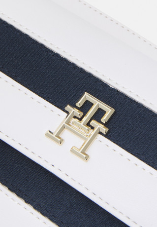 Tommy Hilfiger ICONIC TOMMY CAMERA BAG Across body bag breton stripes mix ICONIC TOMMY CAMERA BAG Сумка через плечо Сочетание бретонских полосок